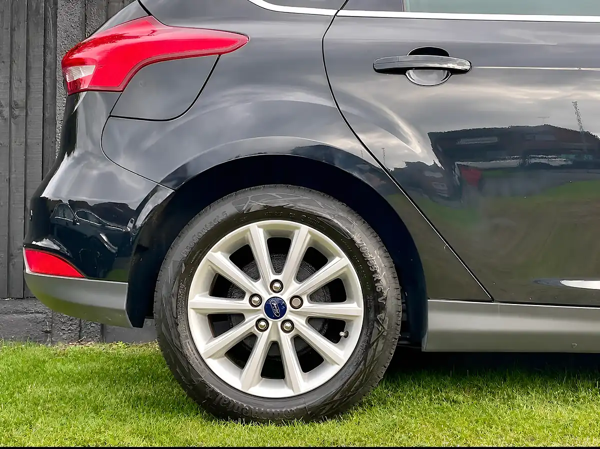 Used 2015 Ford Focus Titanium Panther Black - Interior and Exterior details 10