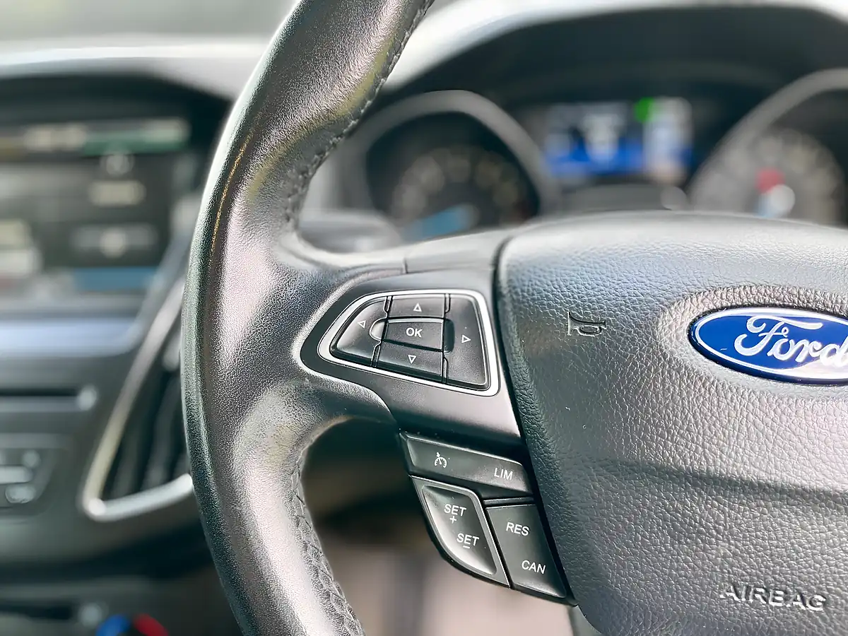Used 2015 Ford Focus Titanium Panther Black - Interior and Exterior details 13