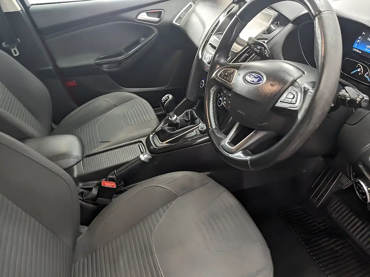 Used 2015 Ford Focus Titanium Red - Interior and Exterior details 10