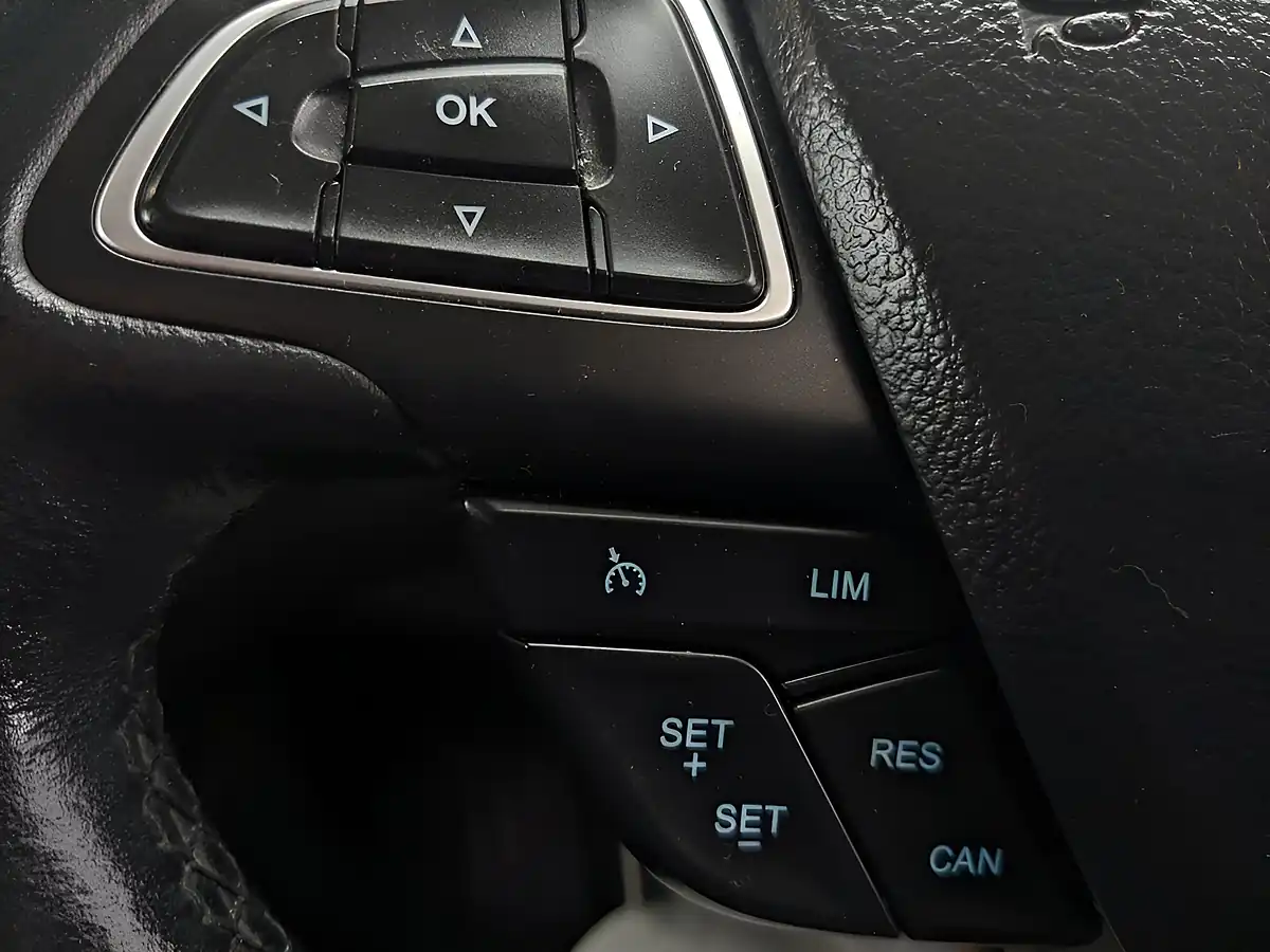 Used 2015 Ford Focus Titanium Red - Interior and Exterior details 19