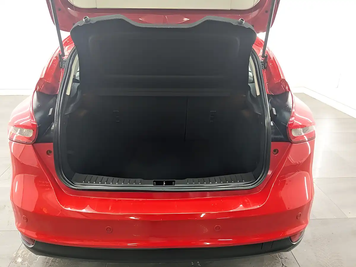 Used 2015 Ford Focus Titanium Red - Interior and Exterior details 7