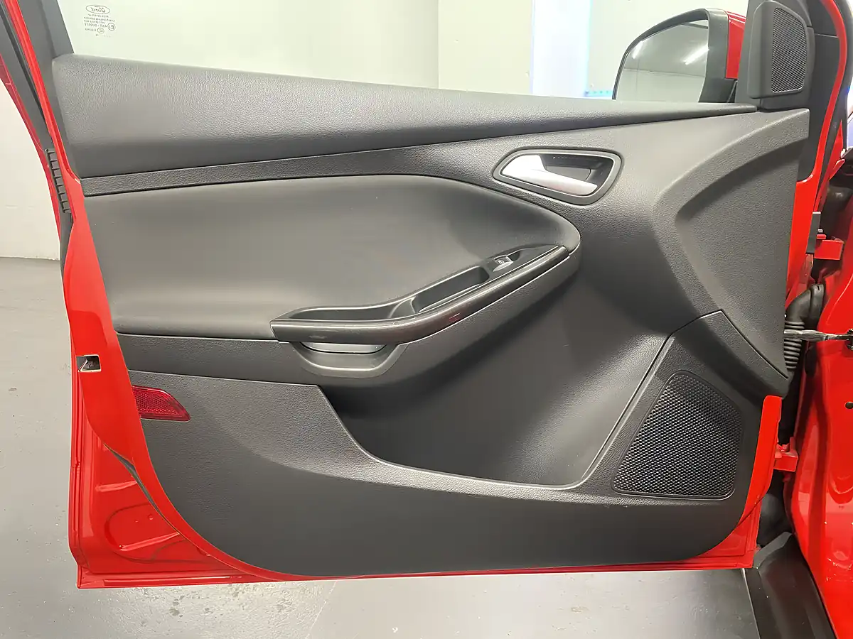 Used 2015 Ford Focus Titanium Red - Interior and Exterior details 19