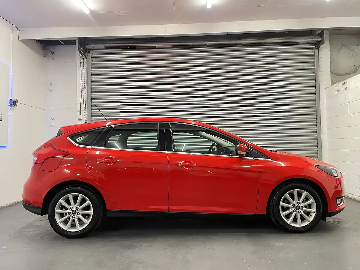 Used 2015 Ford Focus Titanium Red - Interior and Exterior details 4