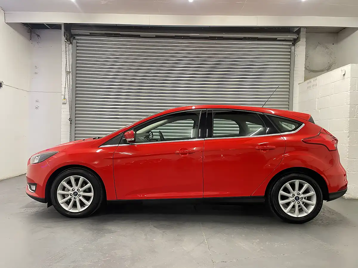 Used 2015 Ford Focus Titanium Red - Interior and Exterior details 5