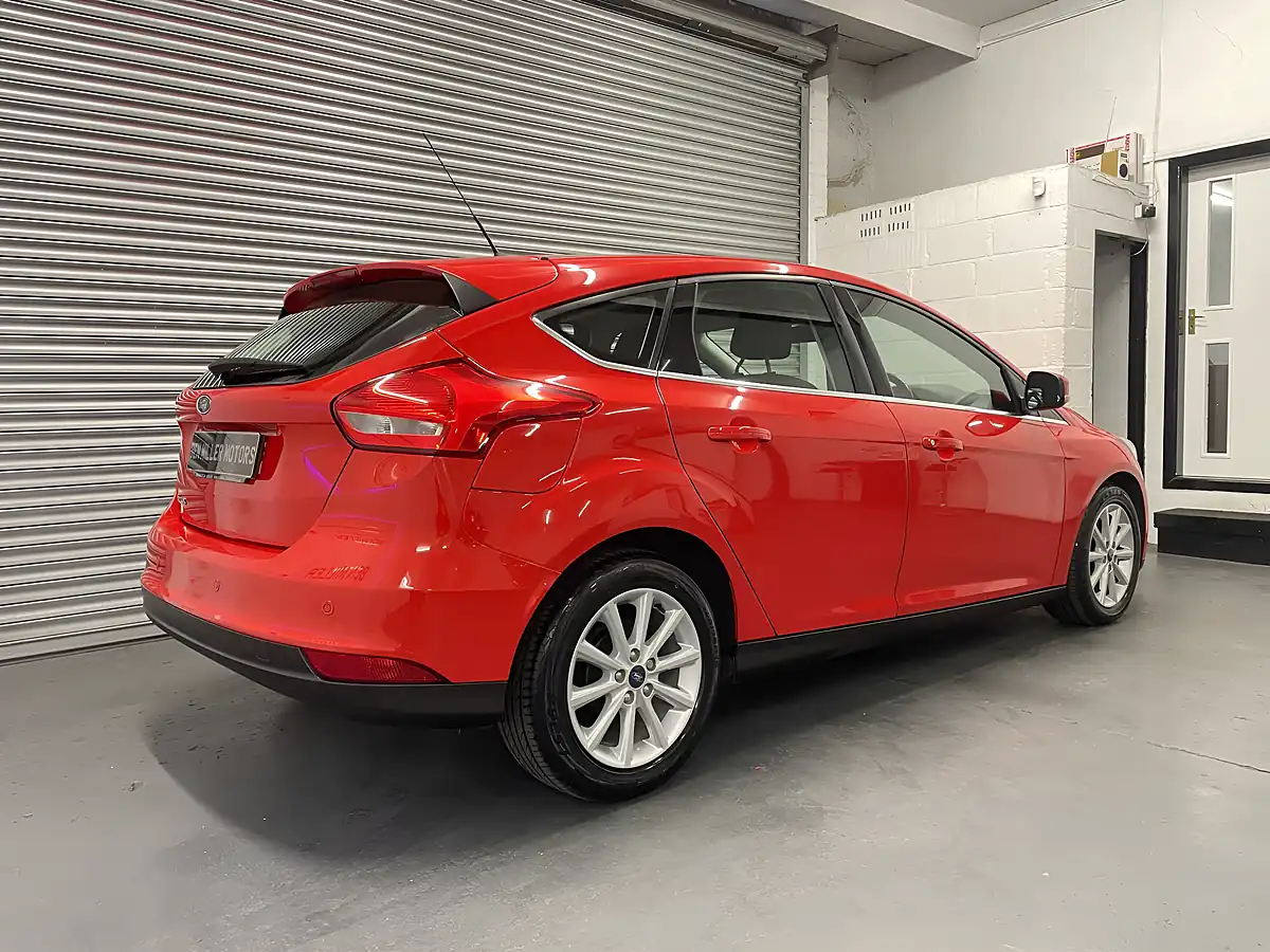Used 2015 Ford Focus Titanium Red - Interior and Exterior details 8