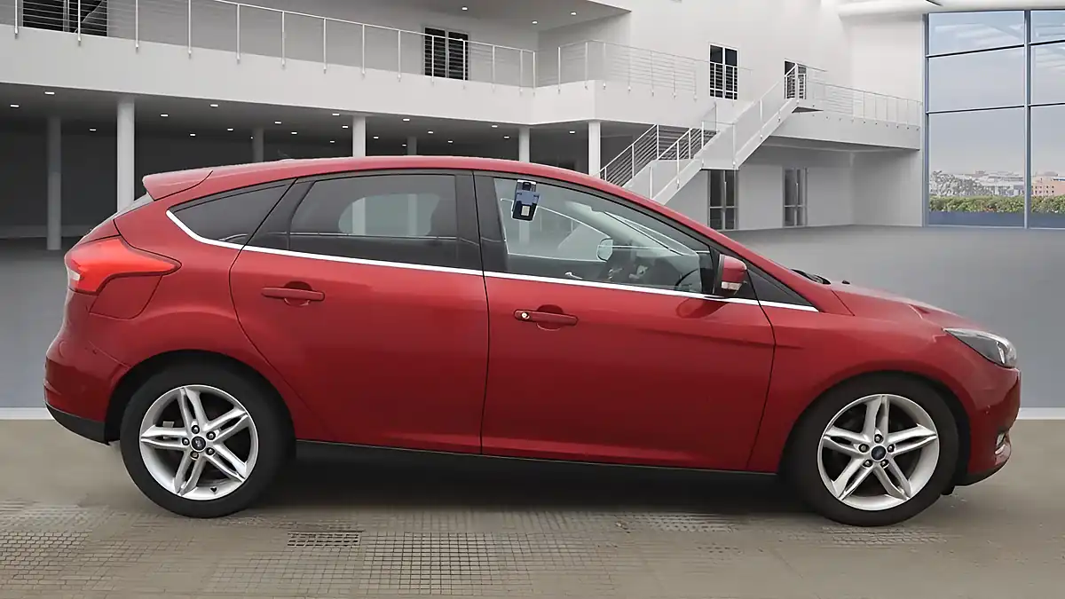 Used 2015 Ford Focus Titanium Red - Interior and Exterior details 5