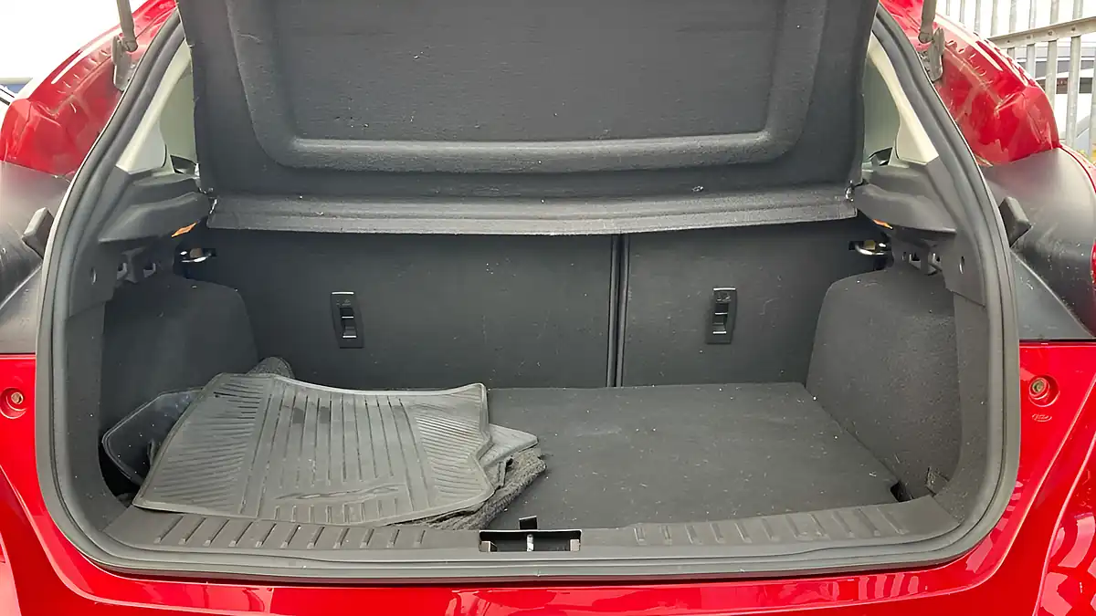 Used 2015 Ford Focus Titanium Red - Interior and Exterior details 9