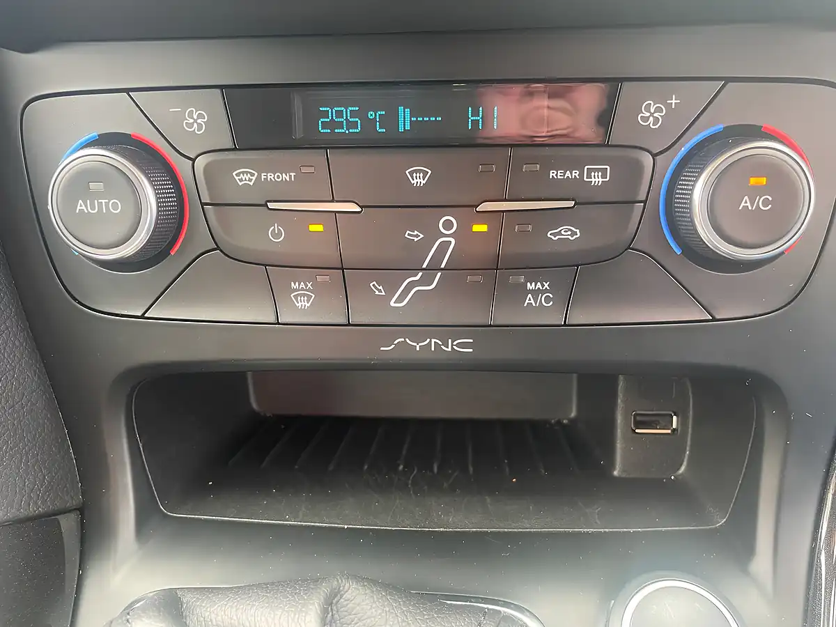 Used 2015 Ford Focus Titanium Red - Interior and Exterior details 14