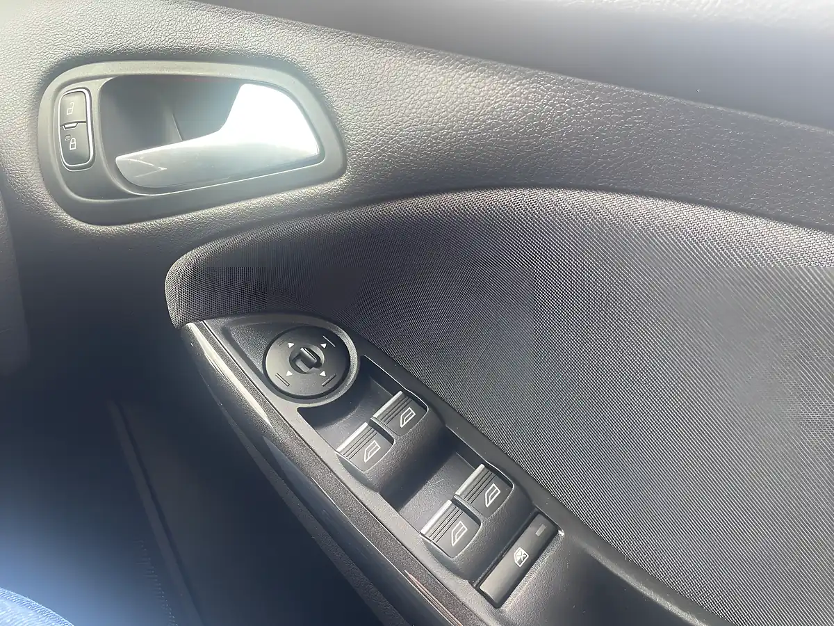 Used 2015 Ford Focus Titanium Red - Interior and Exterior details 19