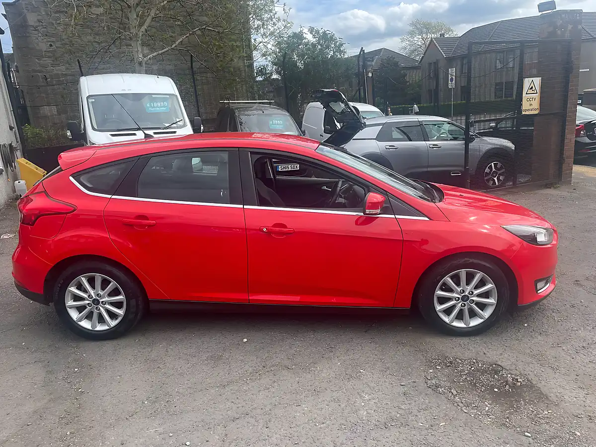 Used 2015 Ford Focus Titanium Red - Interior and Exterior details 3