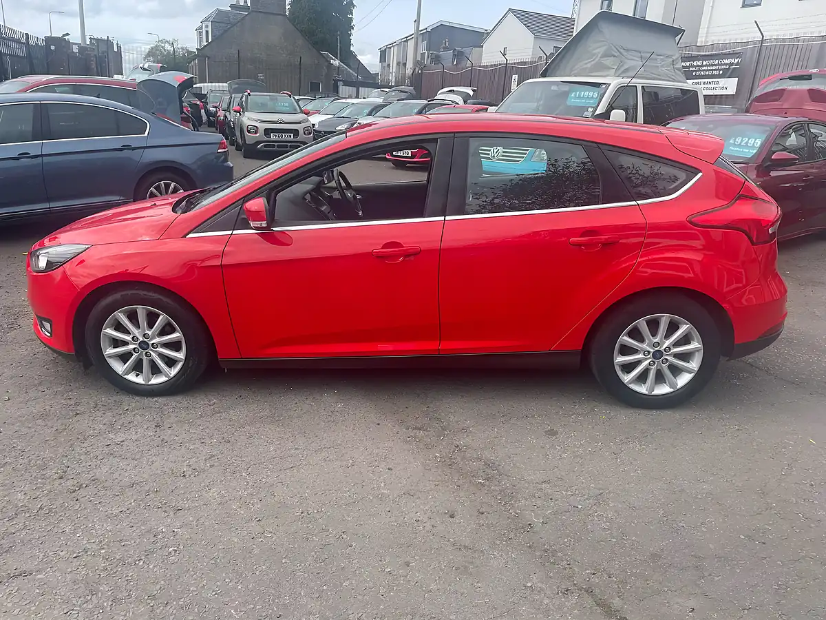 Used 2015 Ford Focus Titanium Red - Interior and Exterior details 6