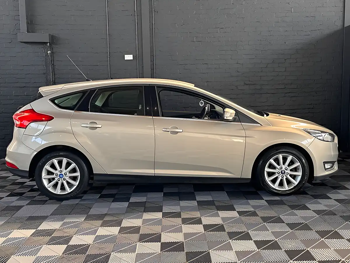 Used 2015 Ford Focus Titanium Silver - Interior and Exterior details 12