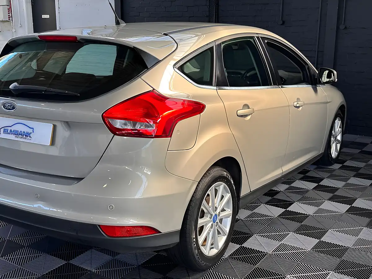 Used 2015 Ford Focus Titanium Silver - Interior and Exterior details 15