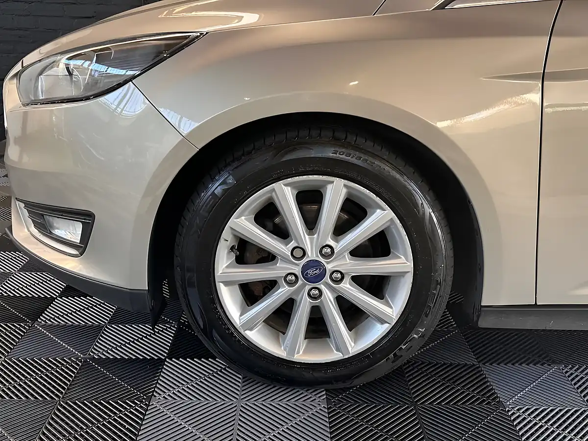 Used 2015 Ford Focus Titanium Silver - Interior and Exterior details 20