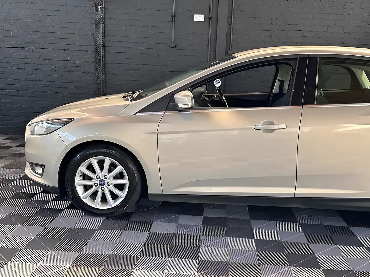 Used 2015 Ford Focus Titanium Silver - Interior and Exterior details 3
