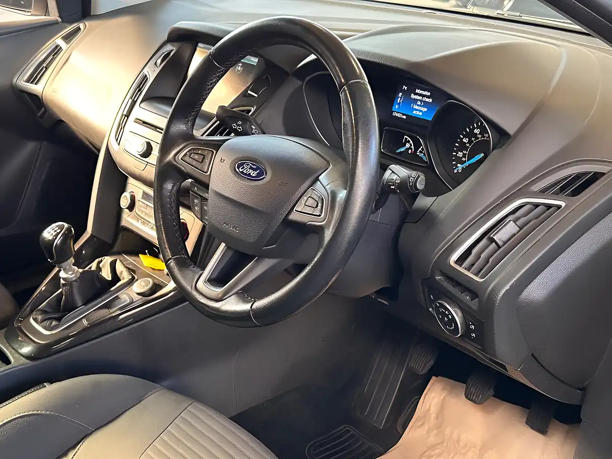 Used 2015 Ford Focus Titanium Silver - Interior and Exterior details 6