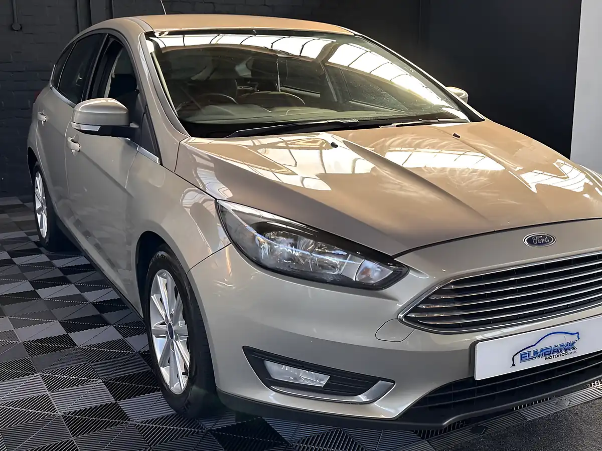 Used 2015 Ford Focus Titanium Silver - Interior and Exterior details 9