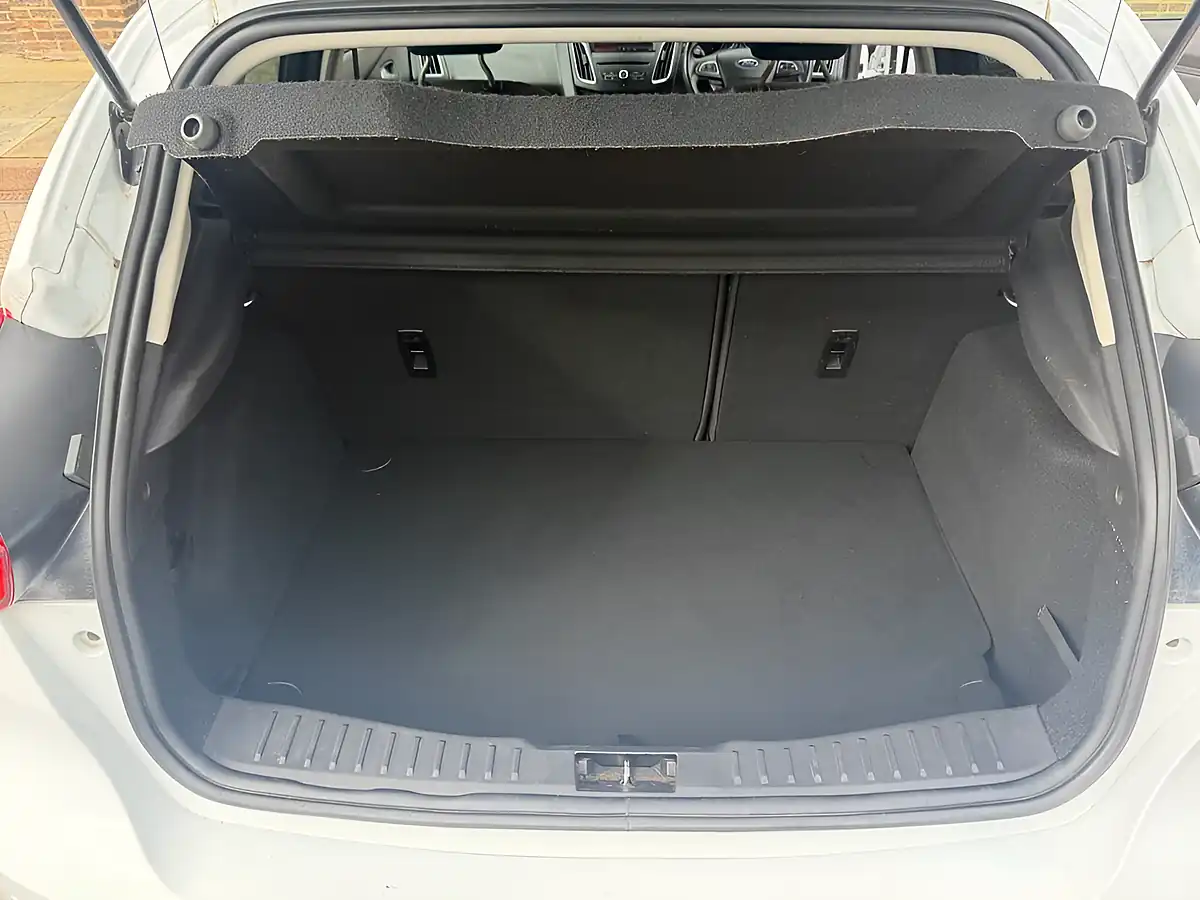 Used 2015 Ford Focus Titanium White - Interior and Exterior details 20