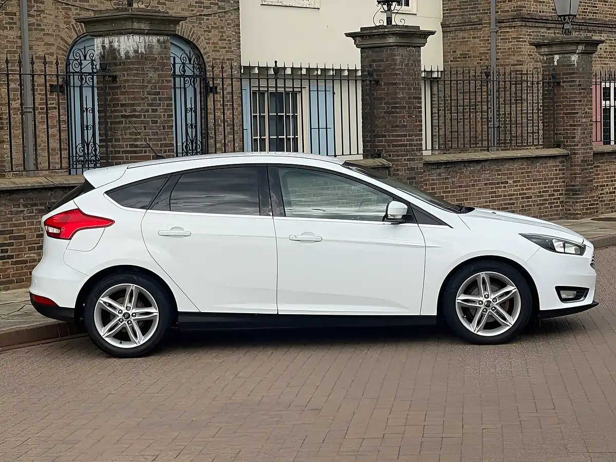 Used 2015 Ford Focus Titanium White - Interior and Exterior details 3