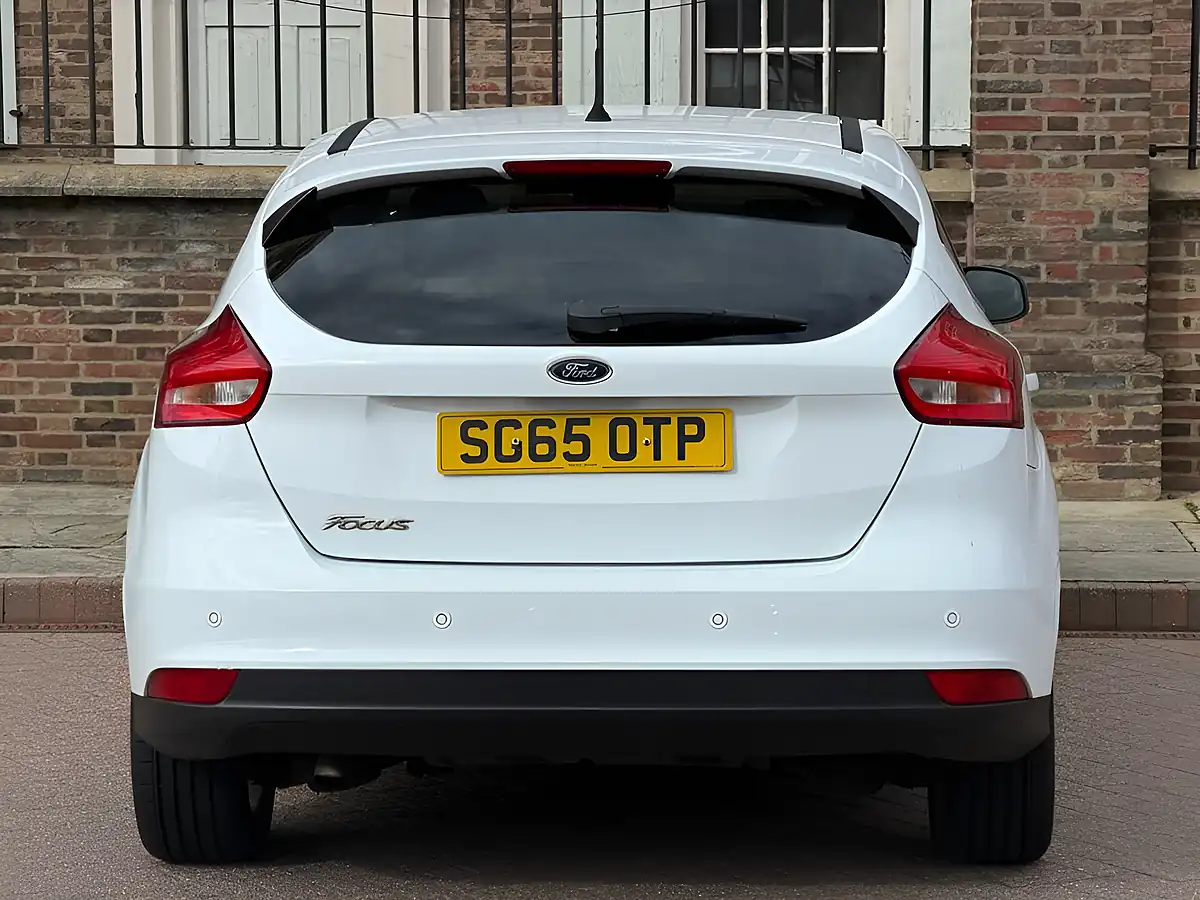 Used 2015 Ford Focus Titanium White - Interior and Exterior details 4