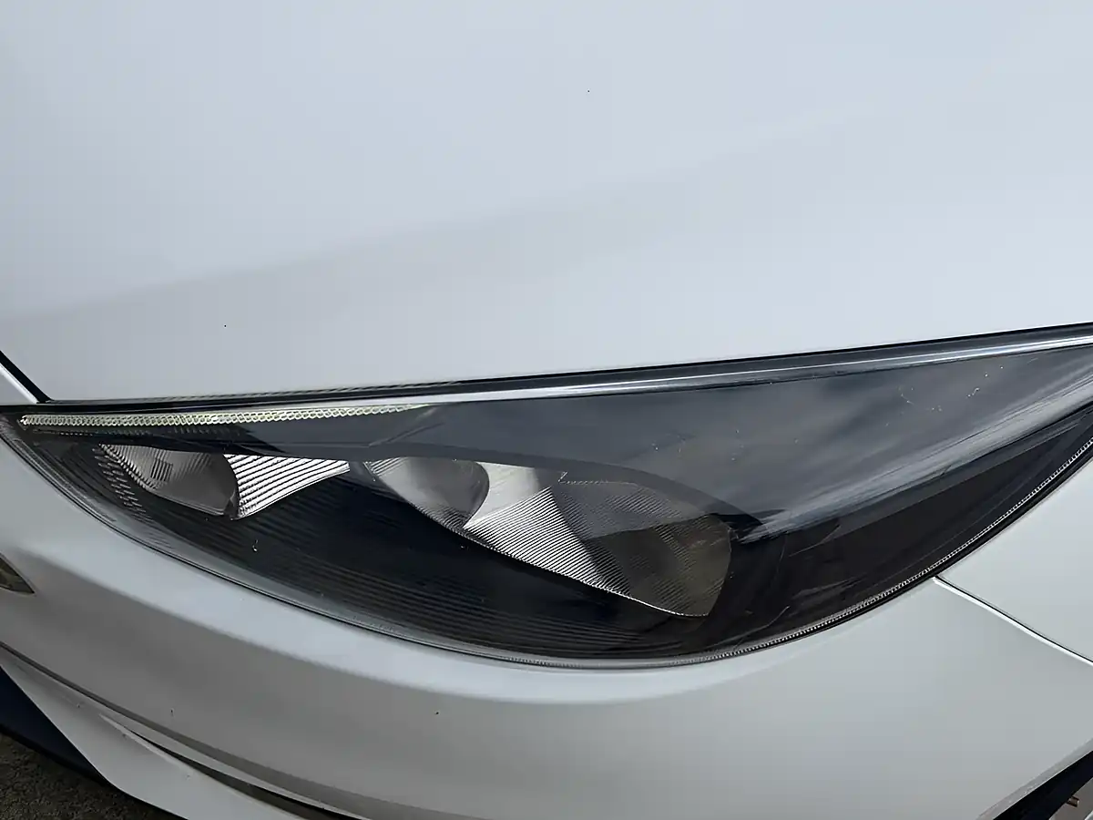 Used 2015 Ford Focus Titanium White - Interior and Exterior details 7