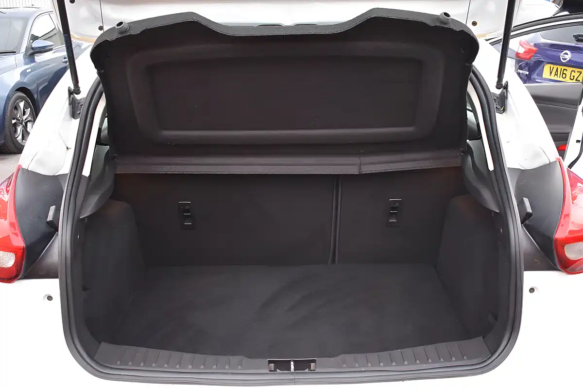 Used 2015 Ford Focus Titanium White - Interior and Exterior details 10