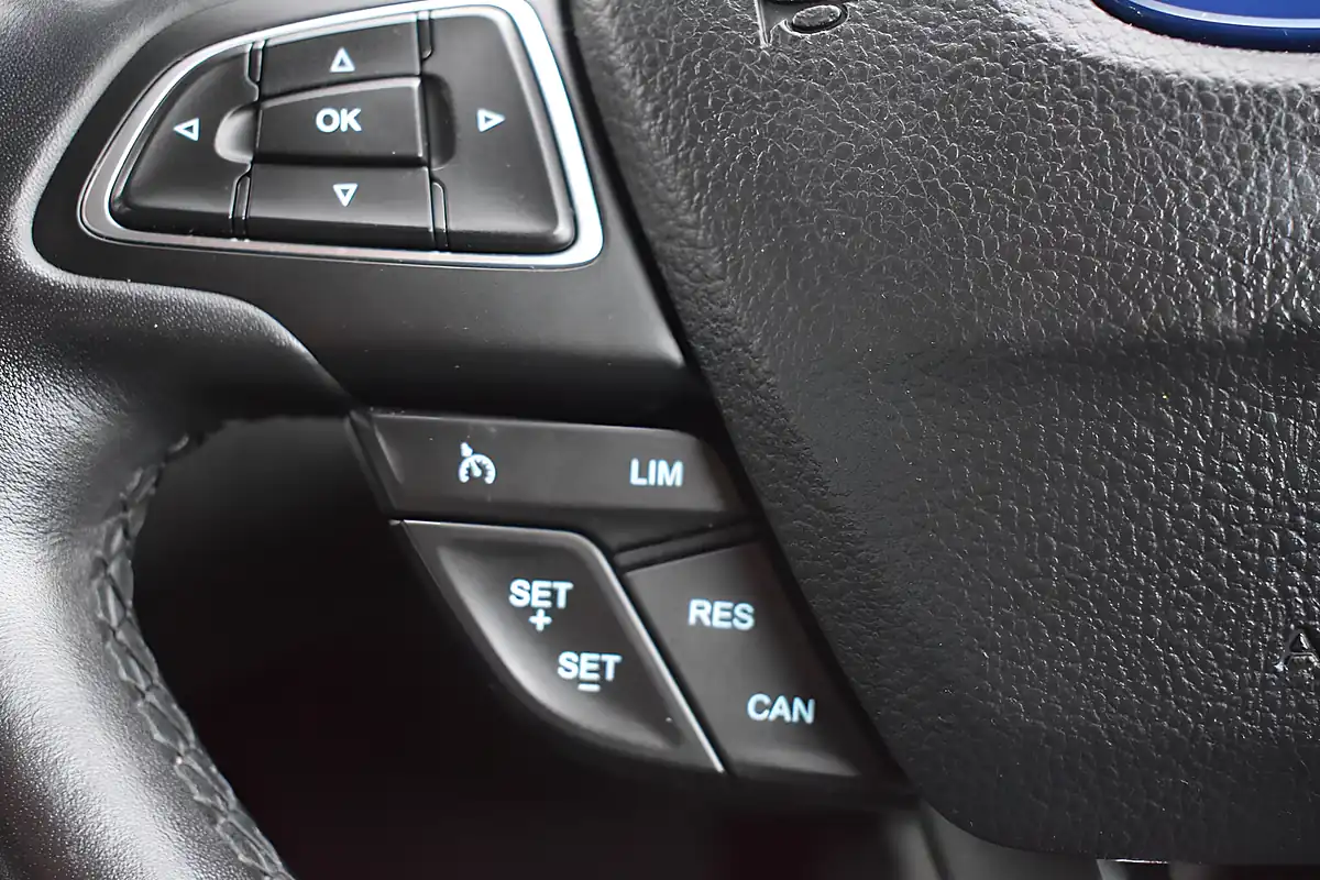 Used 2015 Ford Focus Titanium White - Interior and Exterior details 17