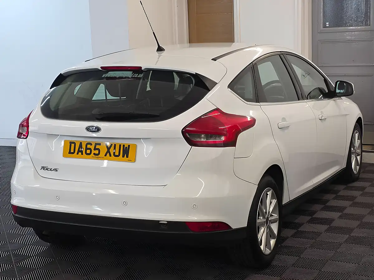 Used 2015 Ford Focus Titanium White - Interior and Exterior details 4