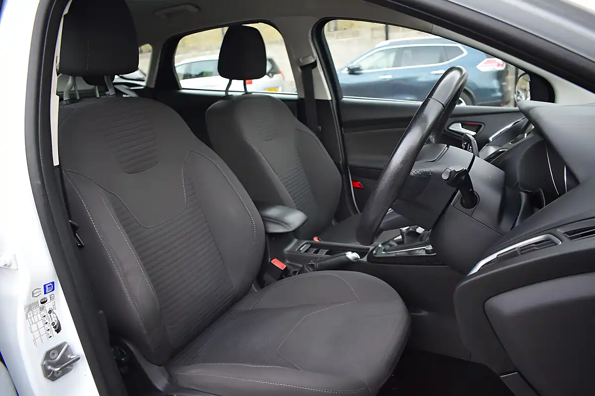 Used 2015 Ford Focus Titanium White - Interior and Exterior details 8
