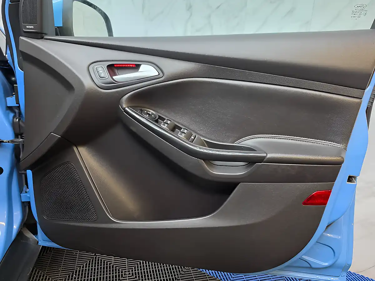 Used 2015 Ford Focus Titanium X Blue - Interior and Exterior details 17