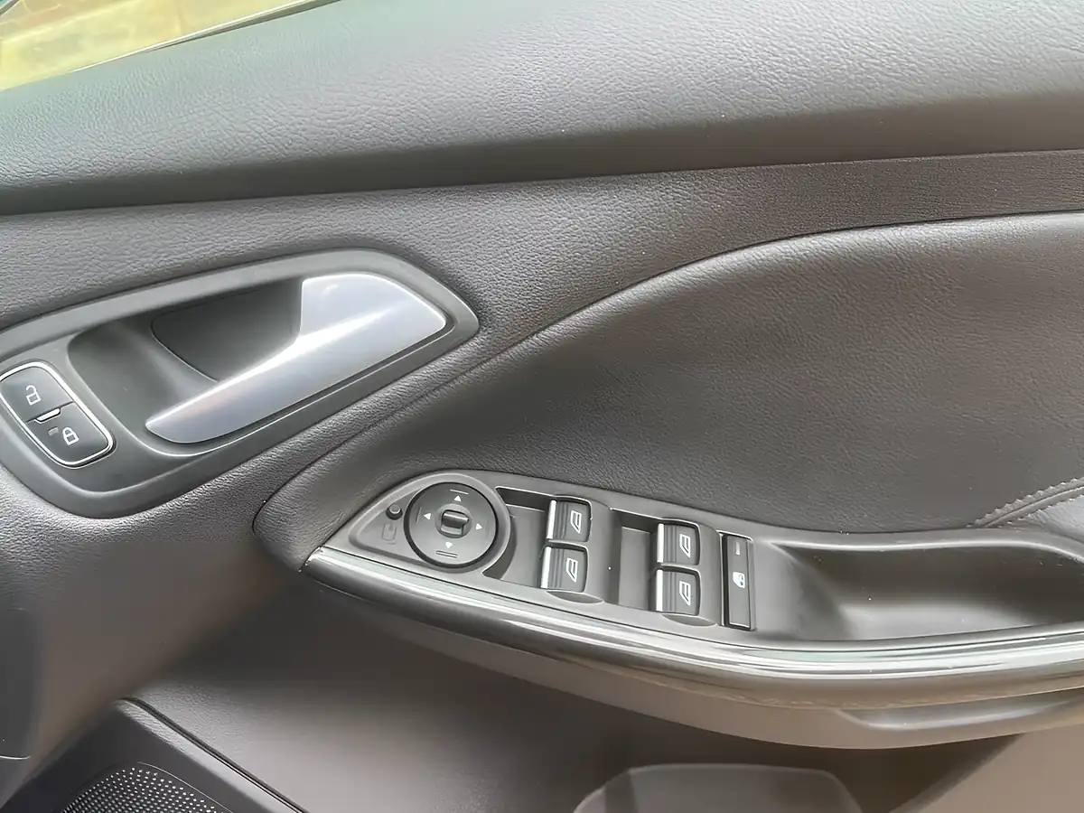 Used 2015 Ford Focus Titanium X Blue - Interior and Exterior details 16