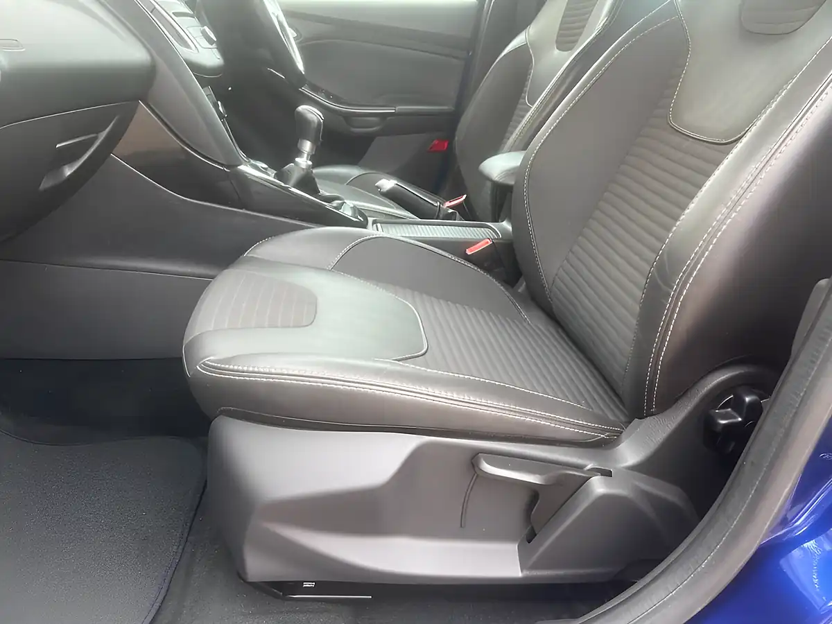 Used 2015 Ford Focus Titanium X Blue - Interior and Exterior details 6