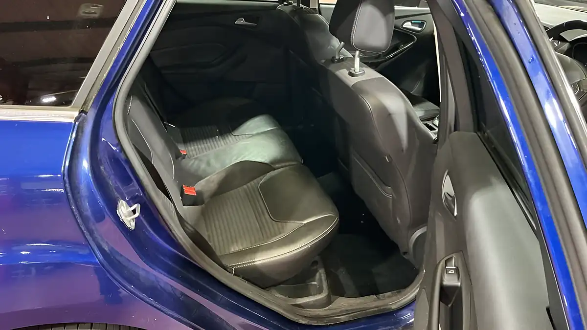 Used 2015 Ford Focus Titanium X Blue - Interior and Exterior details 11