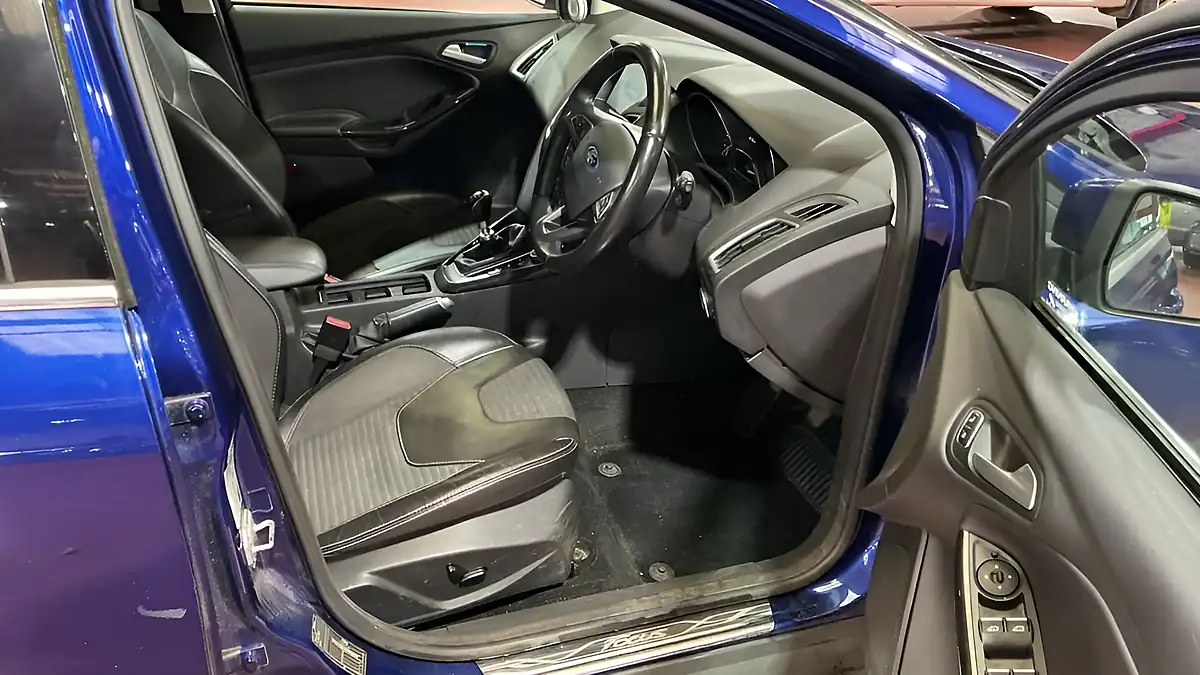 Used 2015 Ford Focus Titanium X Blue - Interior and Exterior details 12