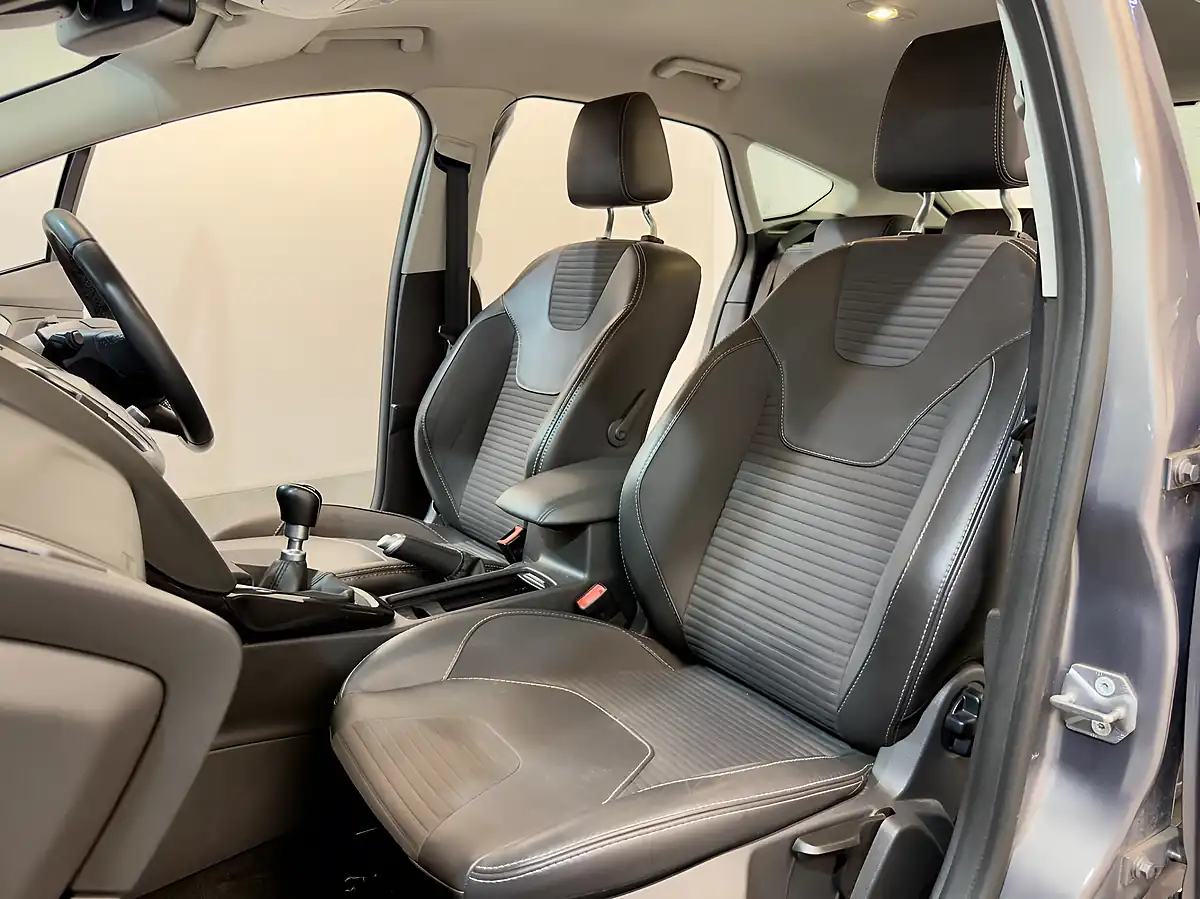 Used 2015 Ford Focus Titanium X Brown - Interior and Exterior details 11