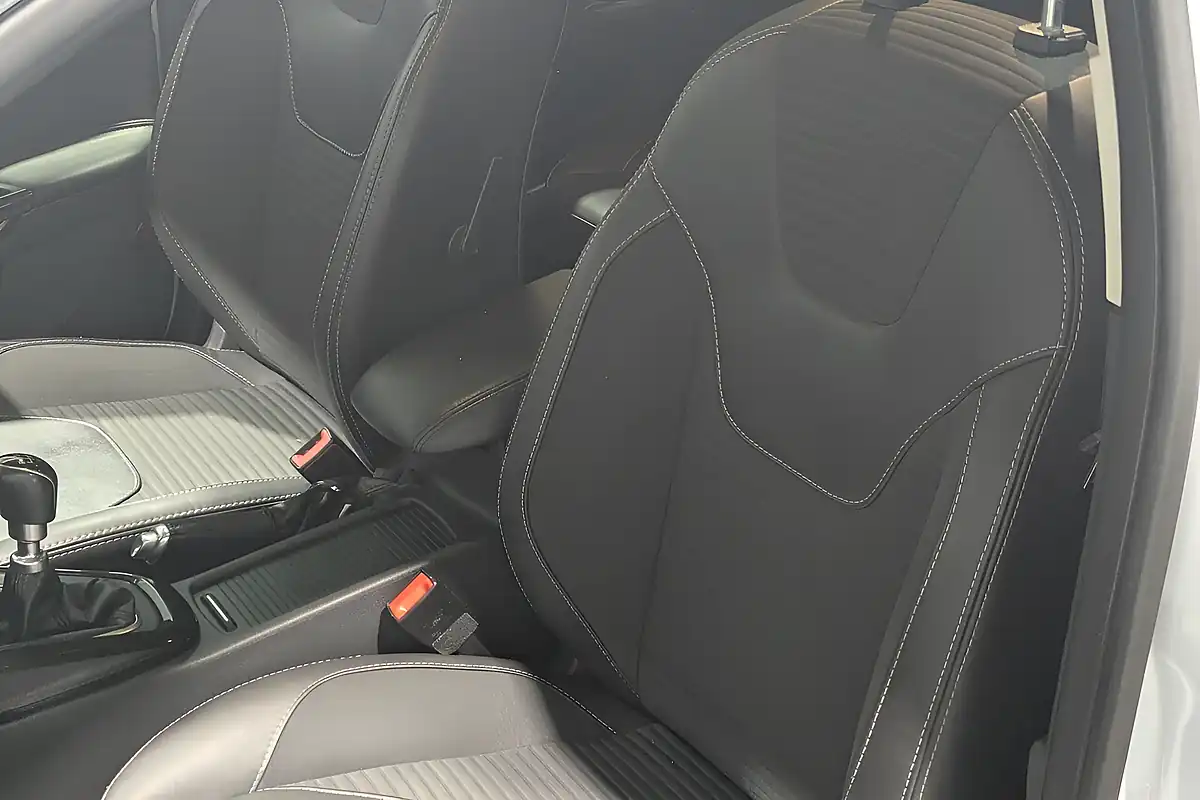 Used 2015 Ford Focus Titanium X White - Interior and Exterior details 20