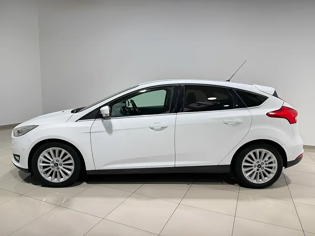 Used 2015 Ford Focus Titanium X White - Interior and Exterior details 5