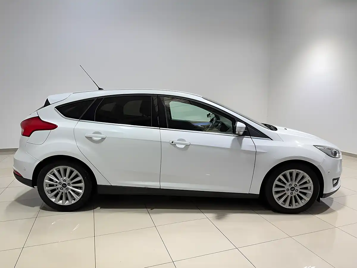 Used 2015 Ford Focus Titanium X White - Interior and Exterior details 9