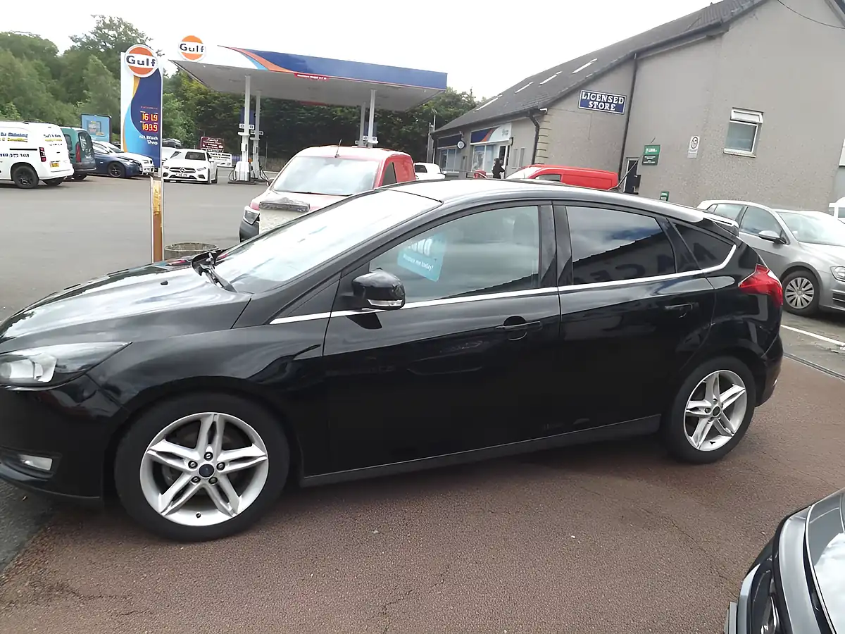Used 2015 Ford Focus Zetec Black - Interior and Exterior details 3