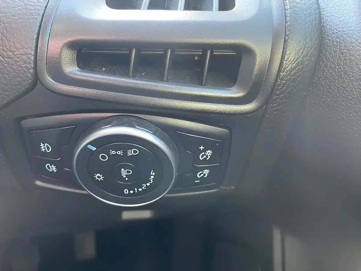 Used 2015 Ford Focus Zetec Black - Interior and Exterior details 19