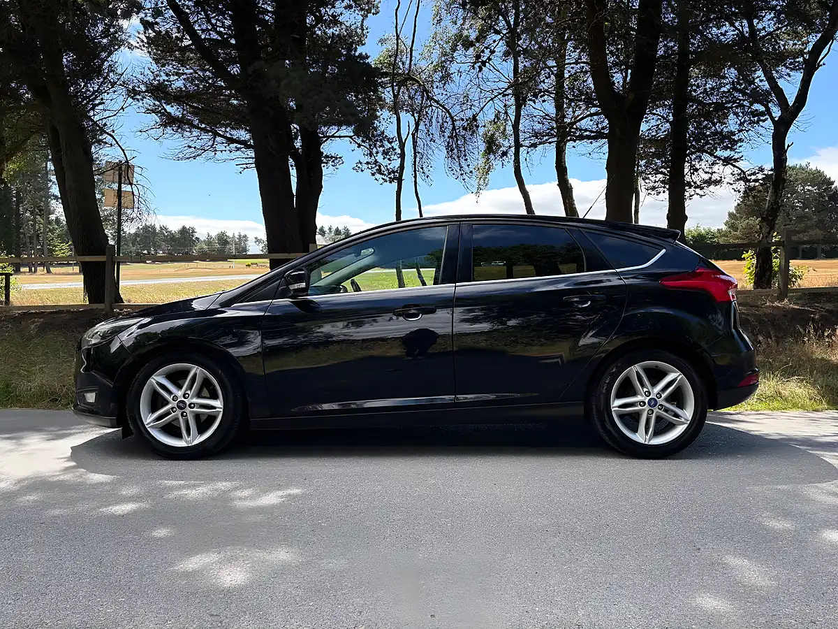 Used 2015 Ford Focus Zetec Black - Interior and Exterior details 11