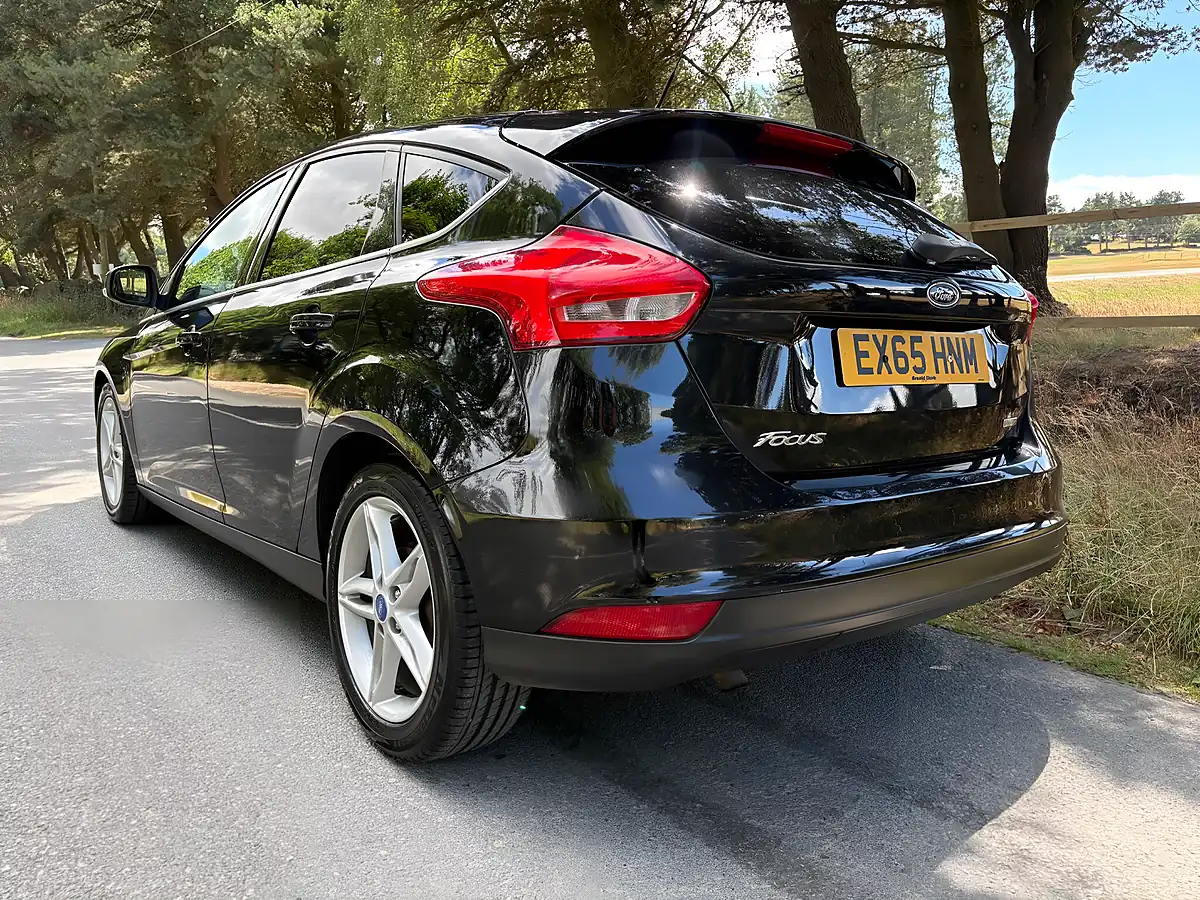 Used 2015 Ford Focus Zetec Black - Interior and Exterior details 12