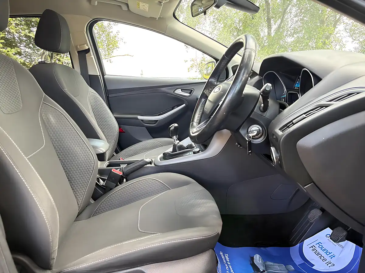 Used 2015 Ford Focus Zetec Black - Interior and Exterior details 13