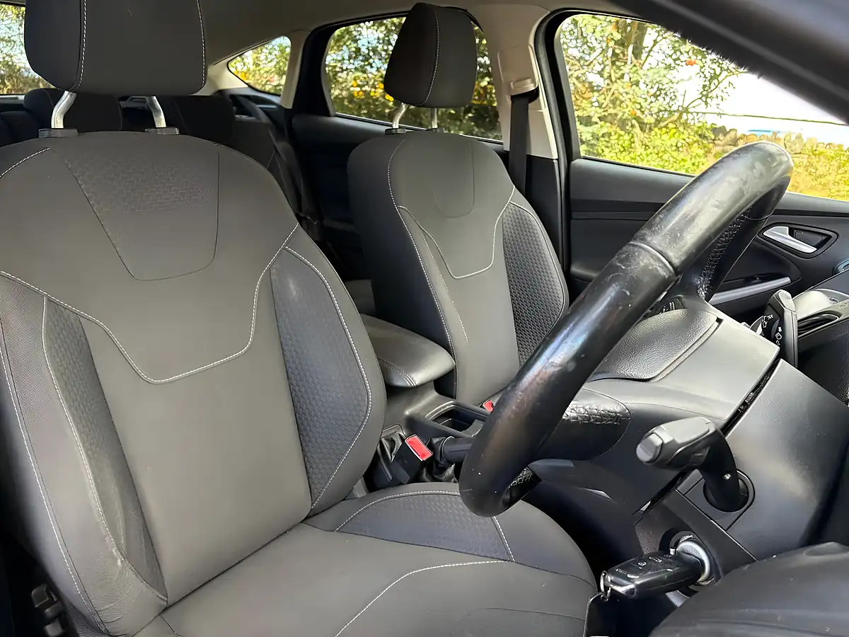 Used 2015 Ford Focus Zetec Black - Interior and Exterior details 14