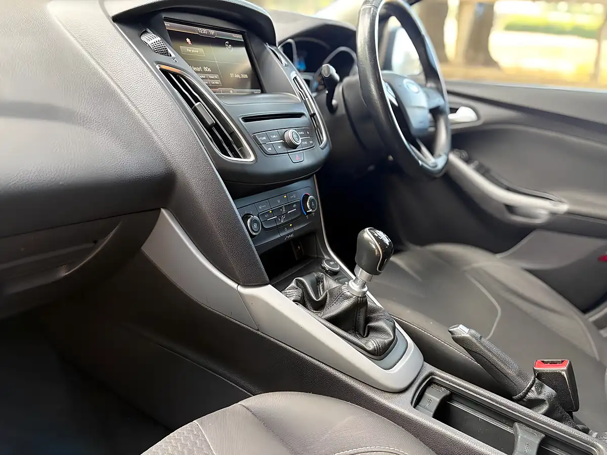Used 2015 Ford Focus Zetec Black - Interior and Exterior details 15