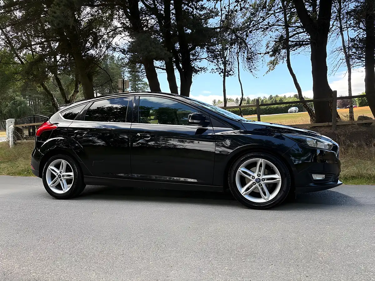 Used 2015 Ford Focus Zetec Black - Interior and Exterior details 3