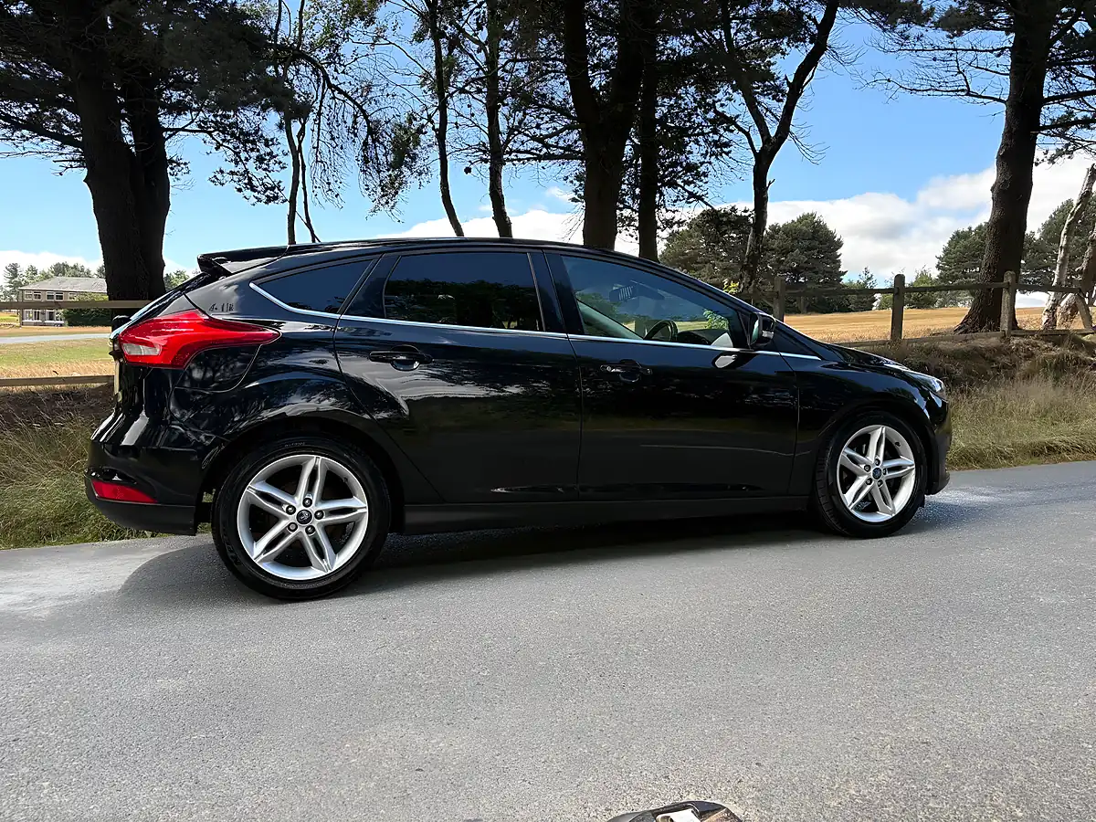Used 2015 Ford Focus Zetec Black - Interior and Exterior details 5