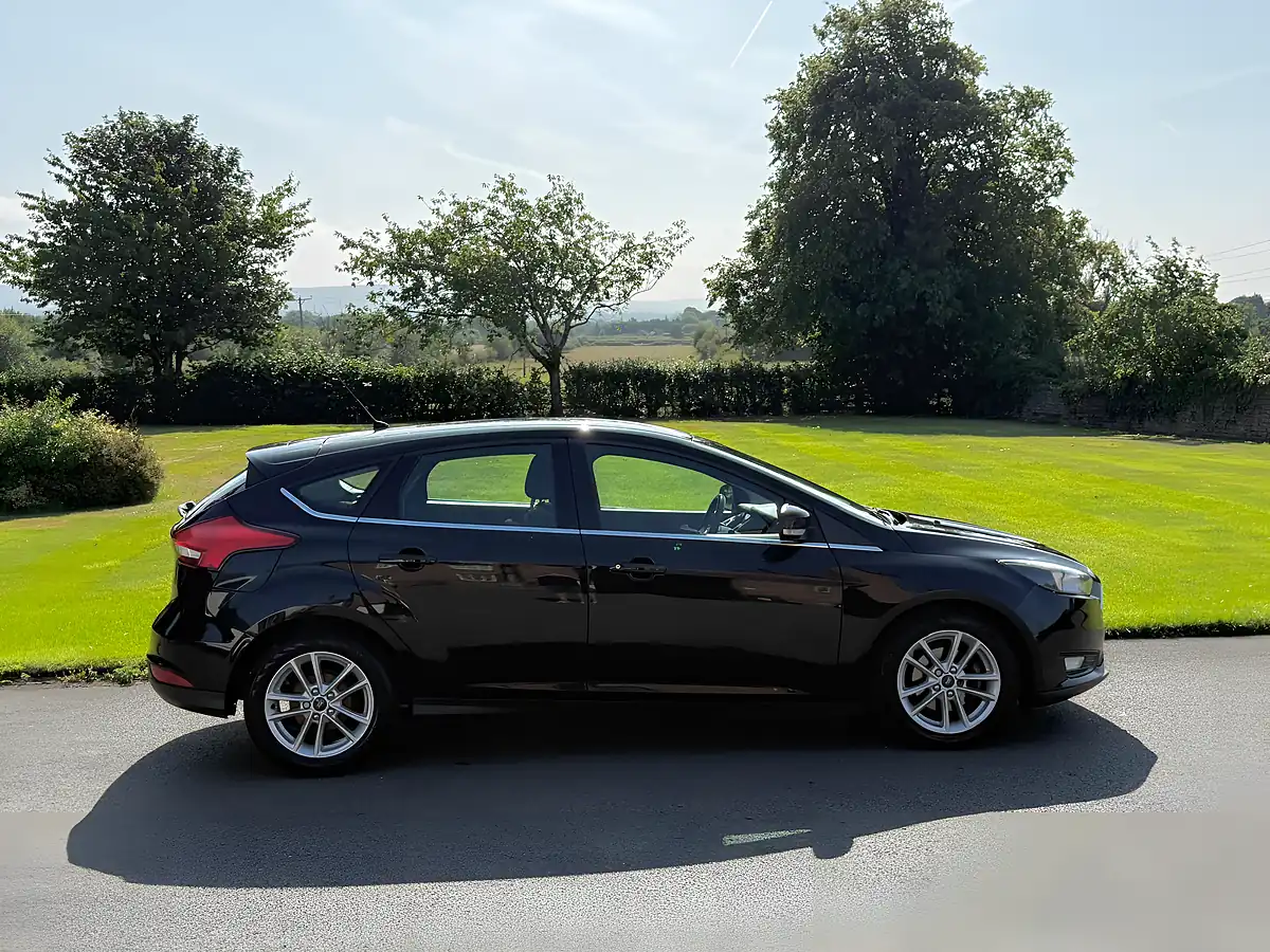 Used 2015 Ford Focus Zetec Black - Interior and Exterior details 4