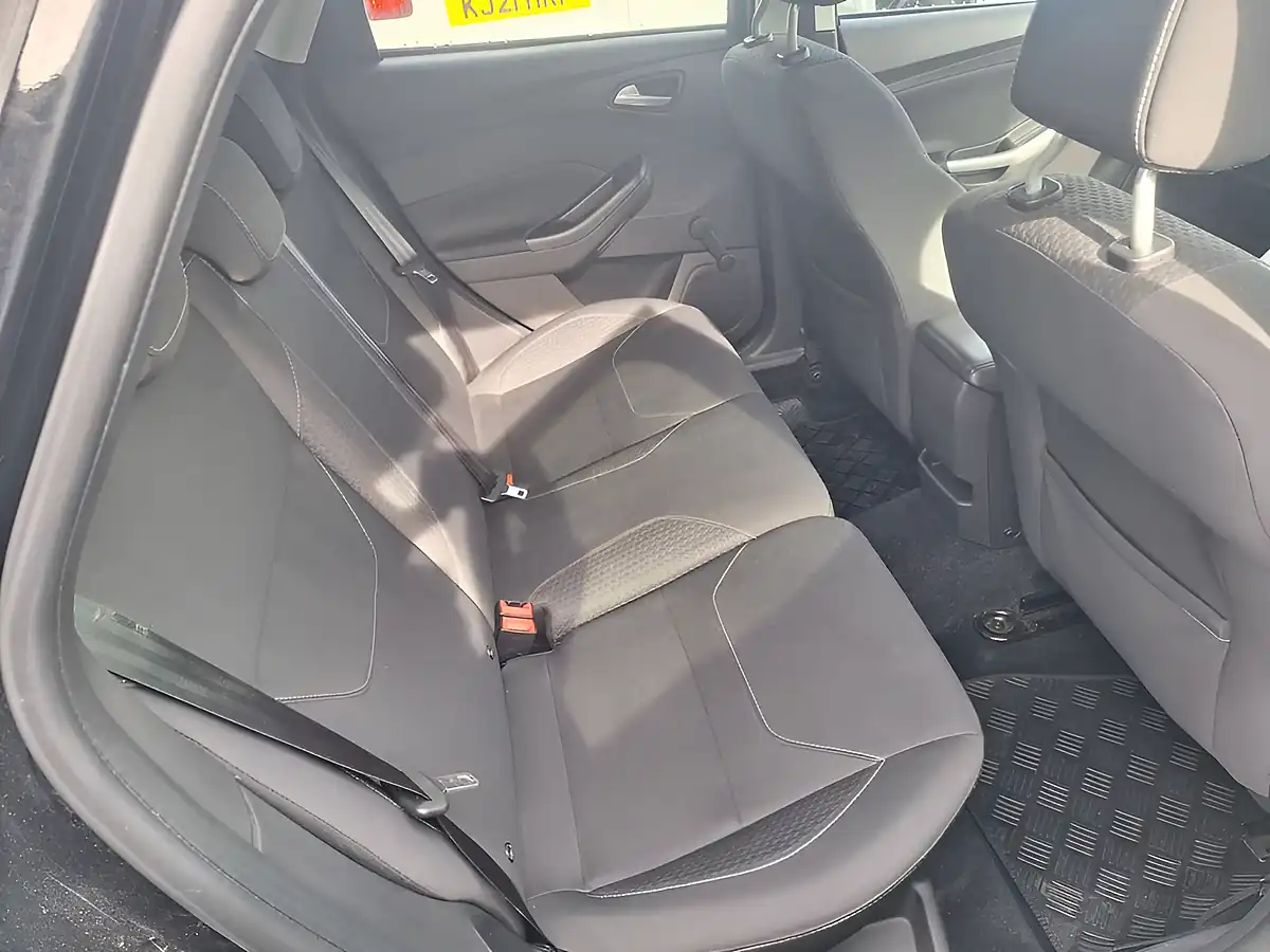 Used 2015 Ford Focus Zetec Black - Interior and Exterior details 10