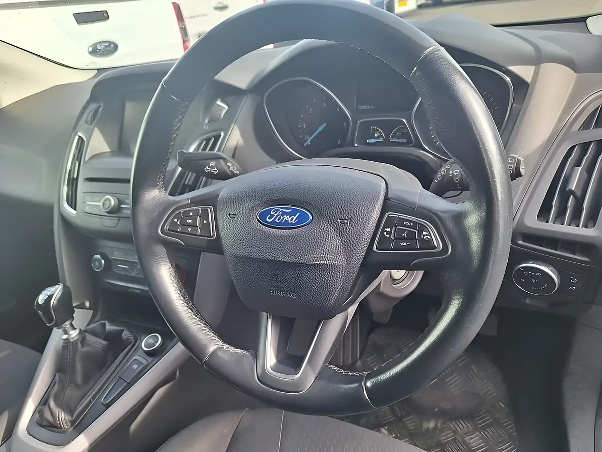 Used 2015 Ford Focus Zetec Black - Interior and Exterior details 11